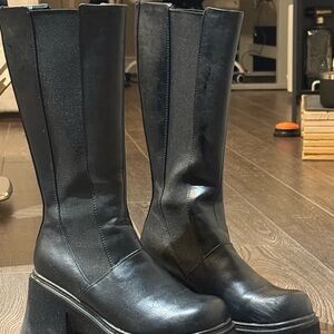 LAMODA Black Platform Knee-High Boots